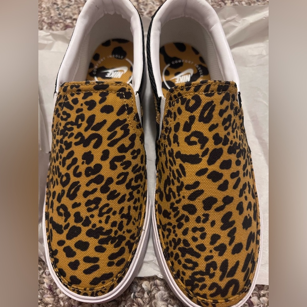 NWOT .. Nike Court Legacy Black and White Sneakers
